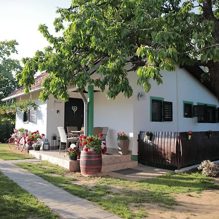 Apartment Amigo Sirova Katalena Exterior photo